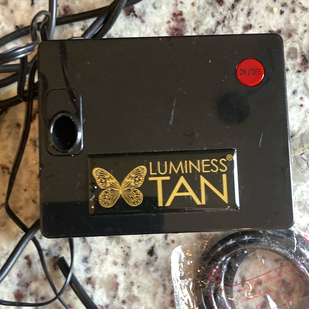 ❤️ Luminess Tan Suncare Device - Black with Red Button ❤️